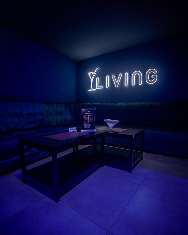 Living Lounge Bar🍸